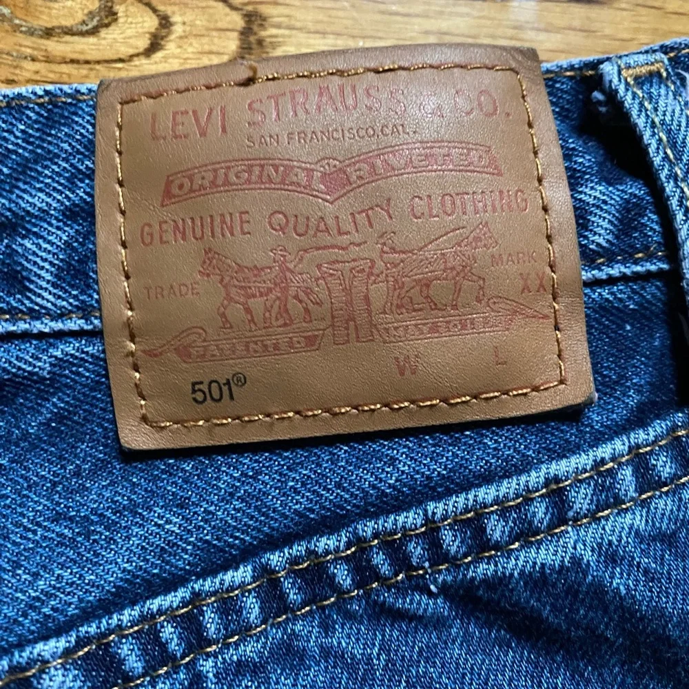 Levis - 501 Original Cropped Jeans - Medium Wash - Blank Red Tab - Waist 24